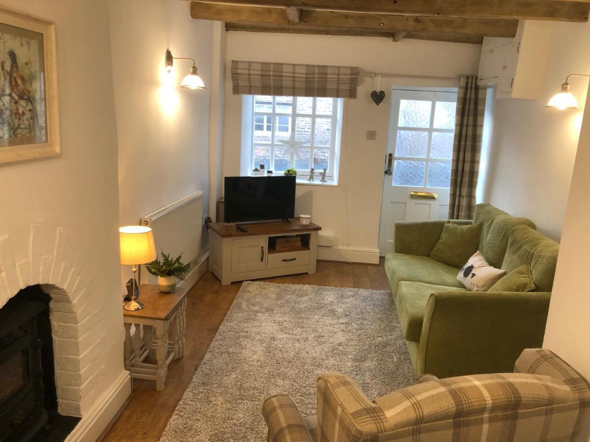 Hill Cottage, Thornton-Le-Dale 손턴 데일 외부 사진