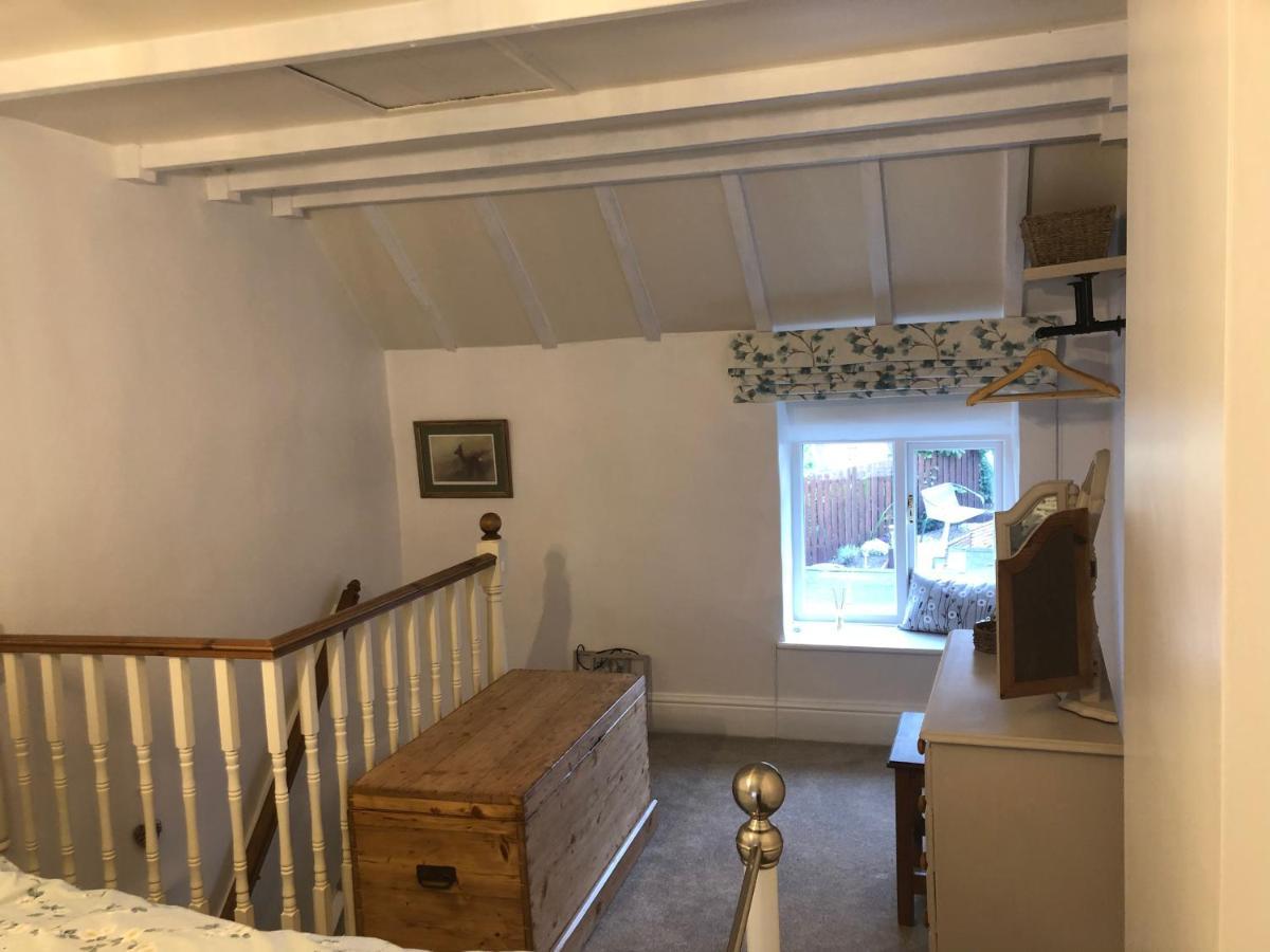 Hill Cottage, Thornton-Le-Dale 손턴 데일 외부 사진