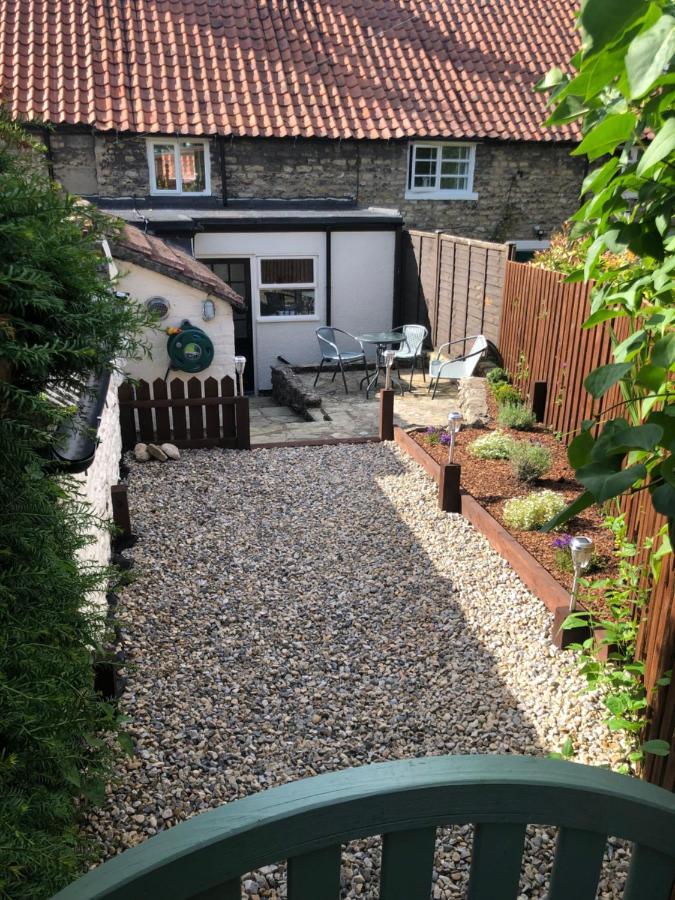 Hill Cottage, Thornton-Le-Dale 손턴 데일 외부 사진
